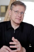 Ludger Lohmann am Tisch